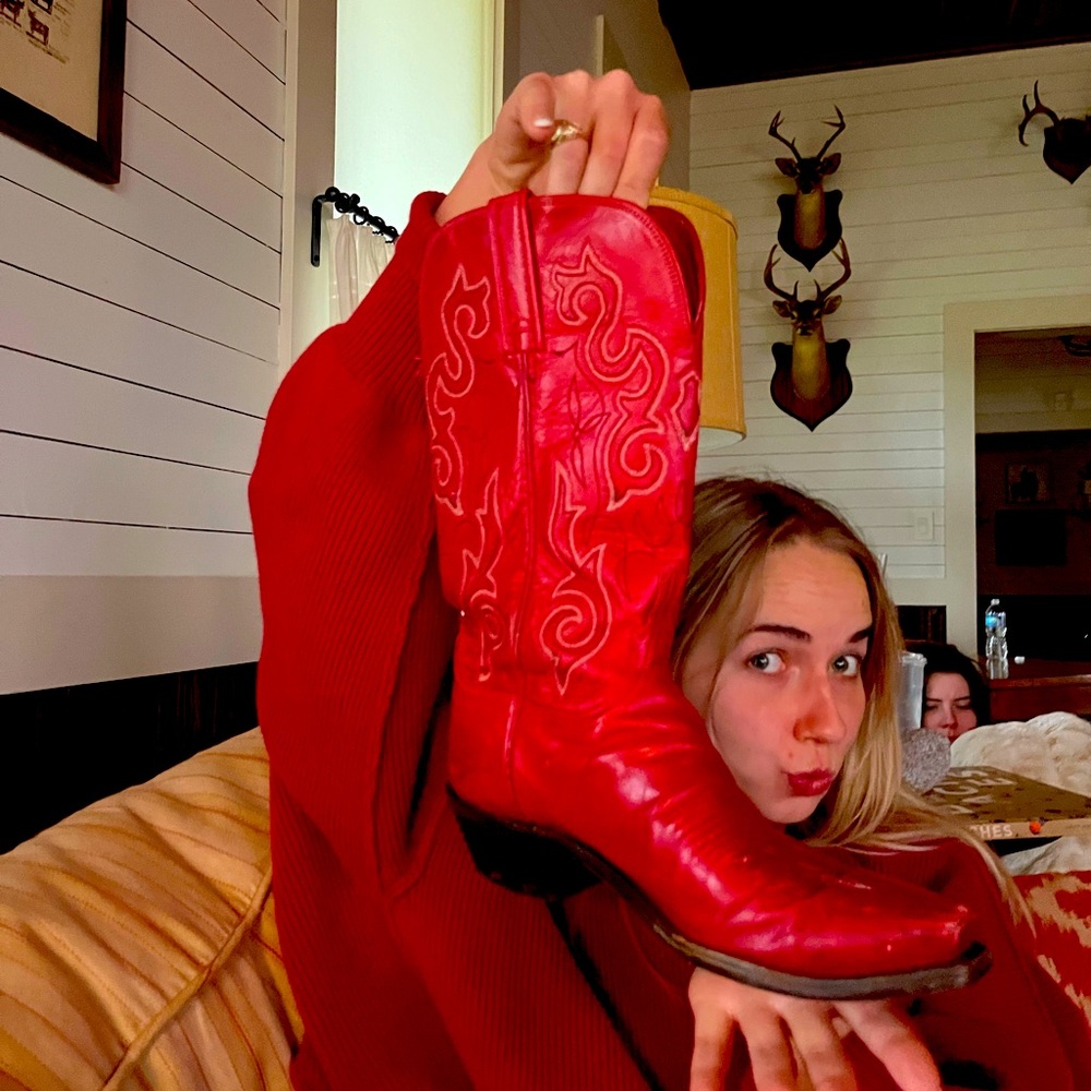 Very used single red cowgirl boot